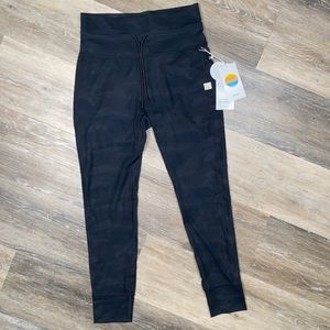 Vuori black camo high waisted leggings